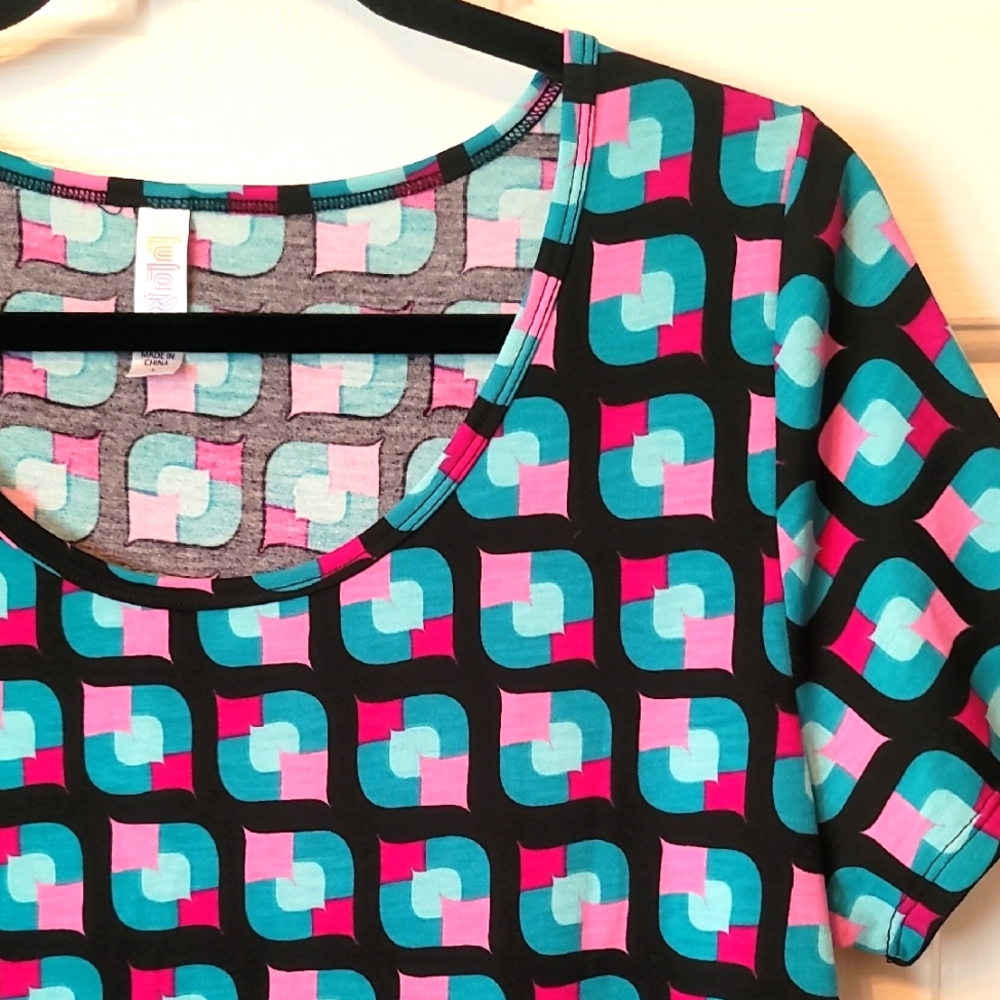 LULAROE NWT CLASSIC T LARGE